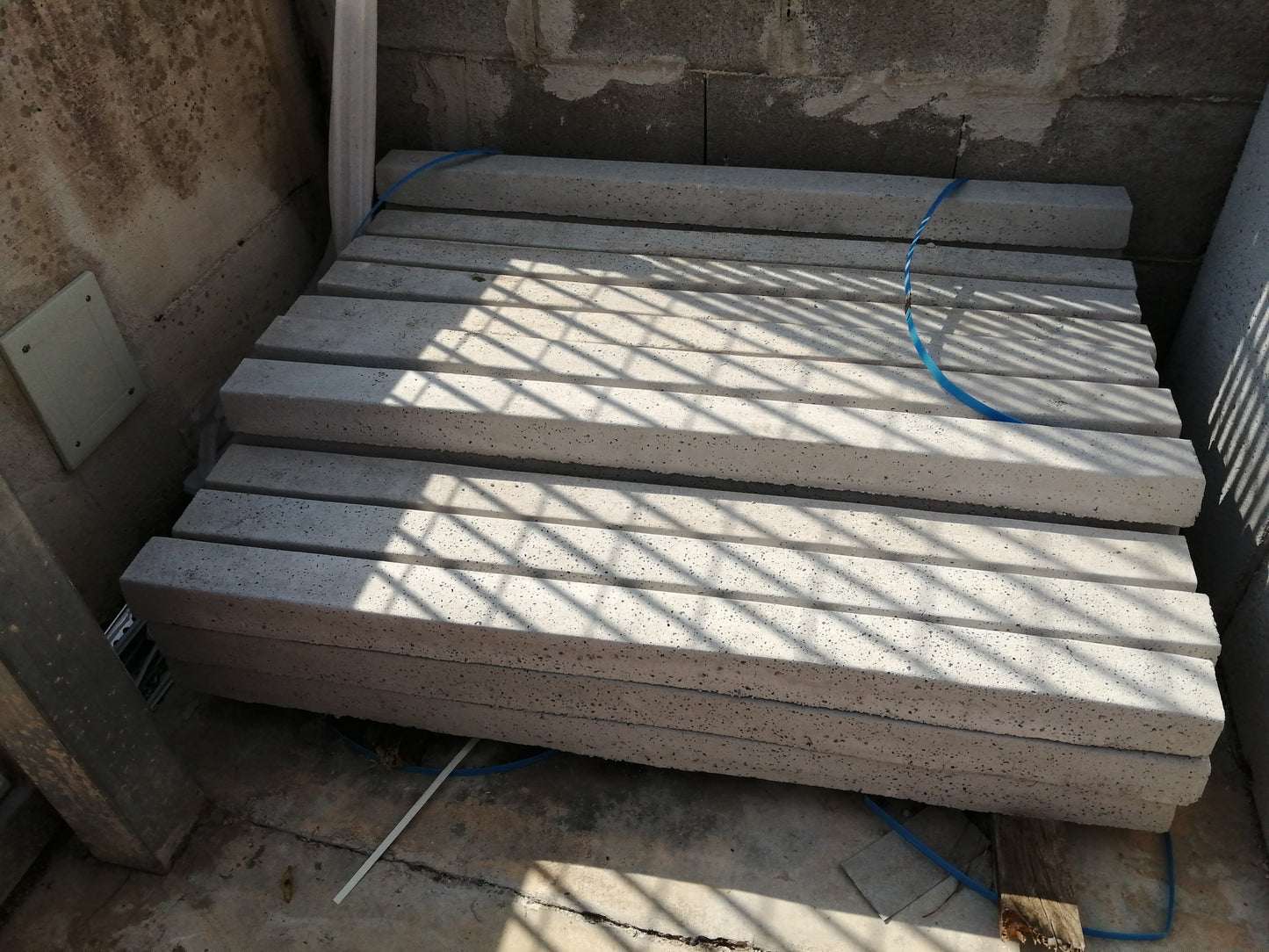 Architrave 120cm 8x8 Cement