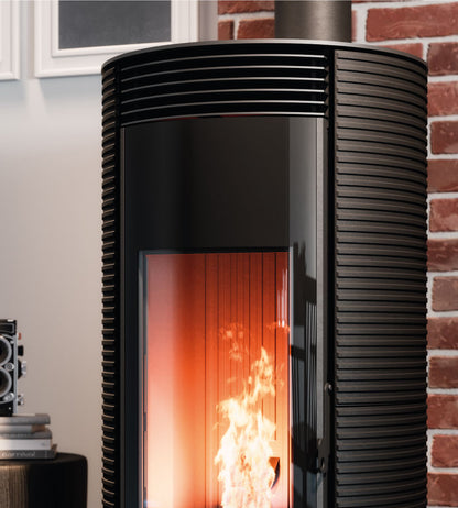Spin Plus 9 Airtech Up-Twin Ghisa Nero Stufa a Pellet 8,5 Kw Canalizzata Ad Aria CADEL