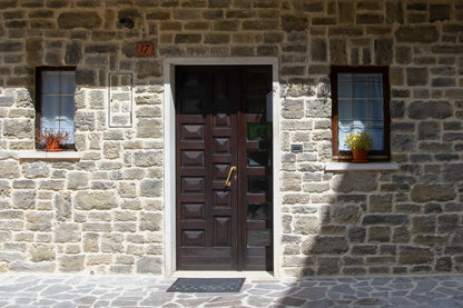 Le Vecchie Mura Grigio Ocra in Pietra Ricostruita Primiceri Manufatti