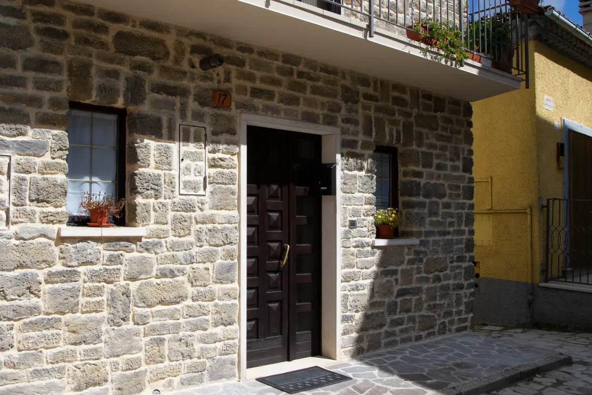 Le Vecchie Mura Grigio Ocra in Pietra Ricostruita Primiceri Manufatti